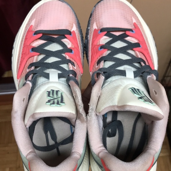 Nike Kyrie 4 Low “Pale Coral” - Picture 6 of 17